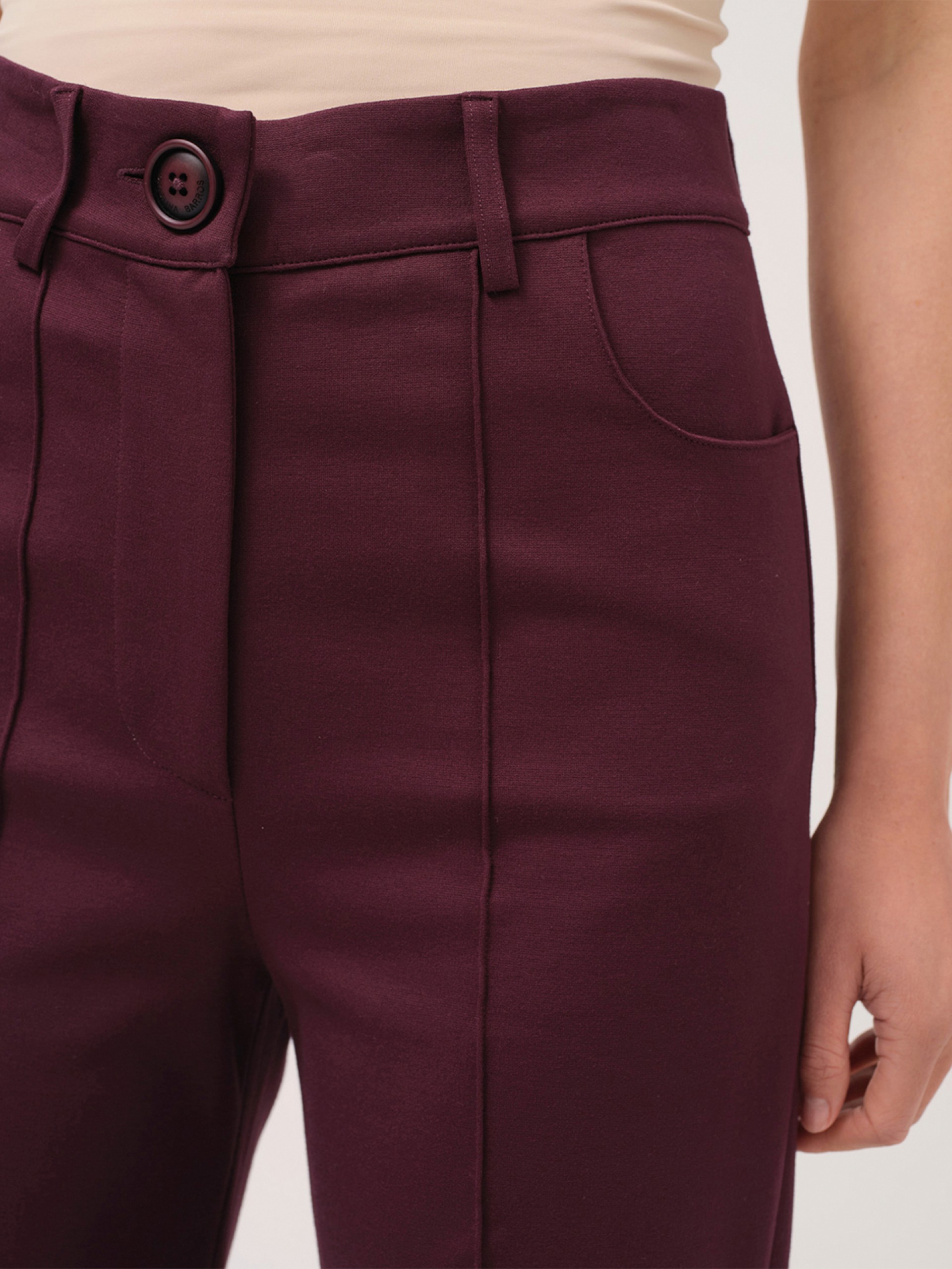 Calça de malha com bolsos