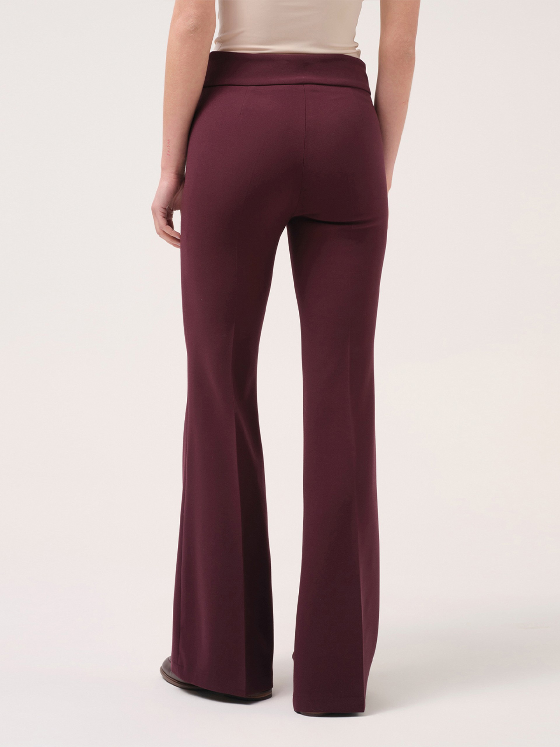 Calça boca de sino