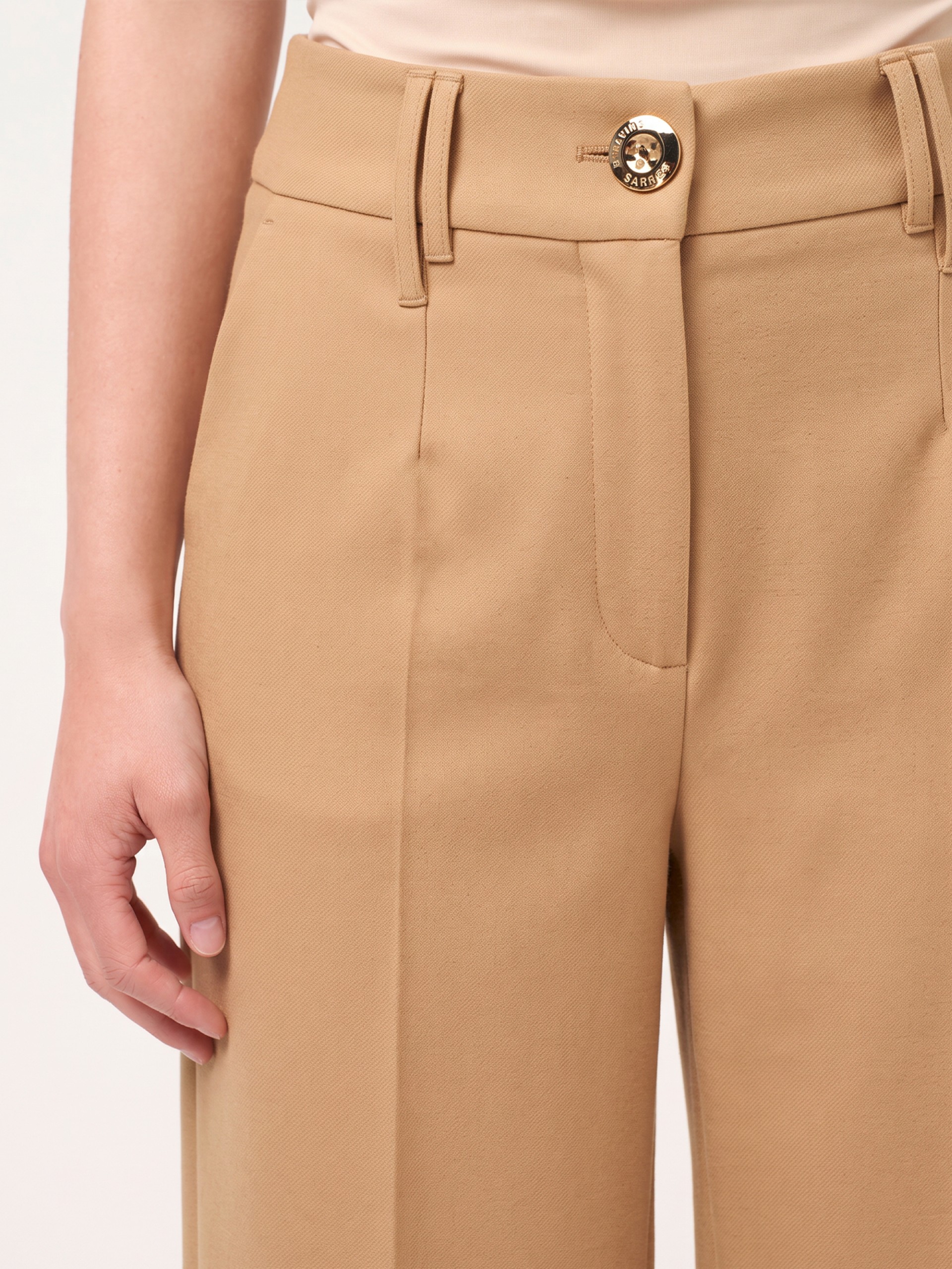 Wide-leg trousers