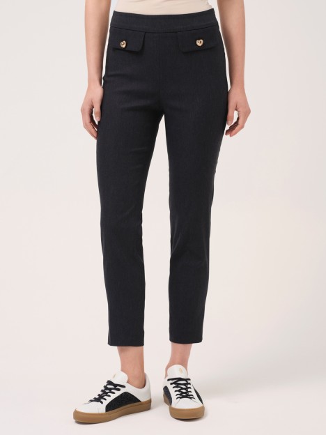 Cal�a slim fit com palas