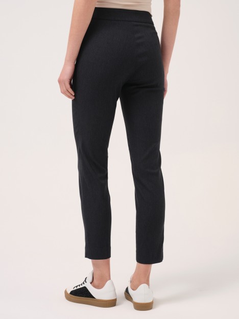 Cal�a slim fit com palas