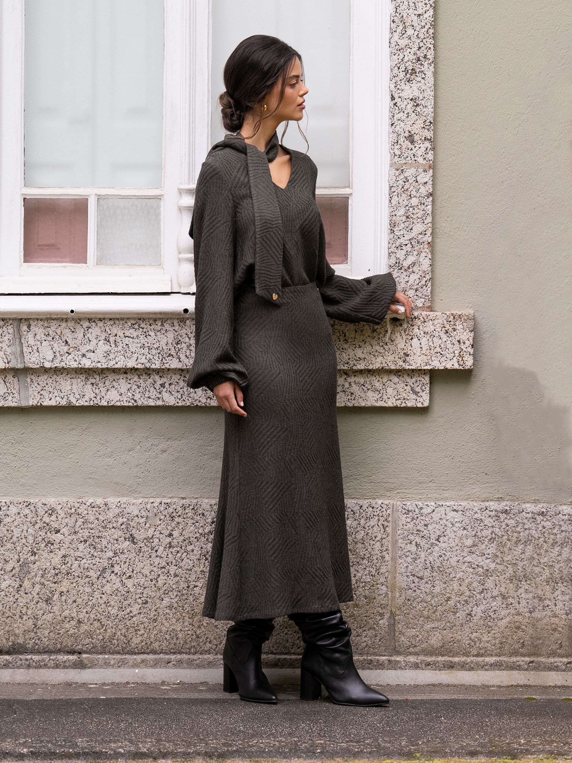 Midi knit skirt