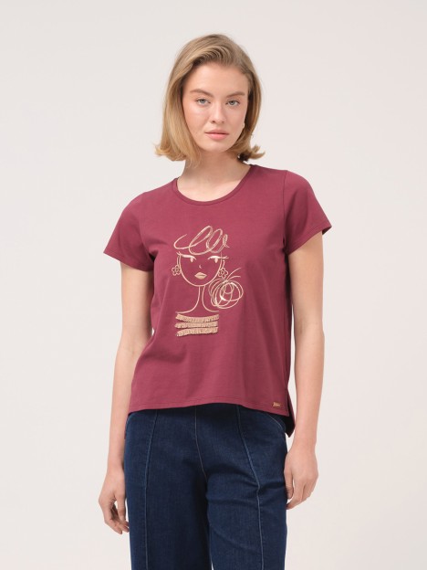 T-shirt com bordado