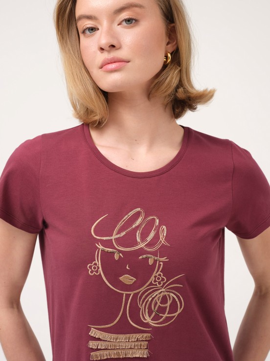 T-shirt com bordado