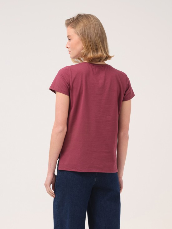 T-shirt com bordado