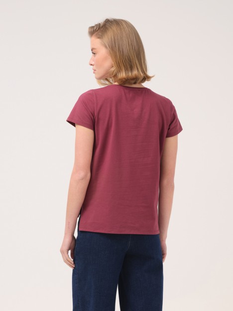 T-shirt com bordado