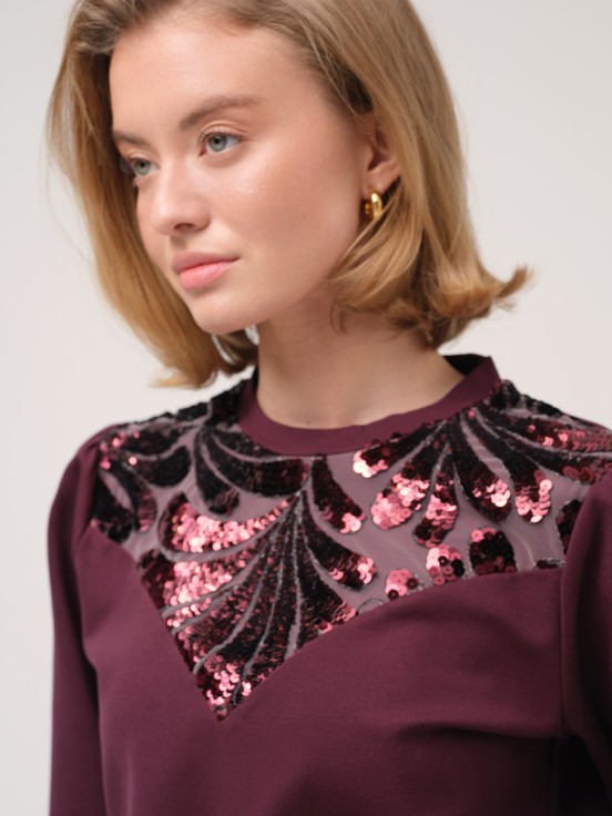 Long-sleeved sweater with sequins
