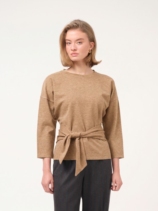 Camisola com n� na frente