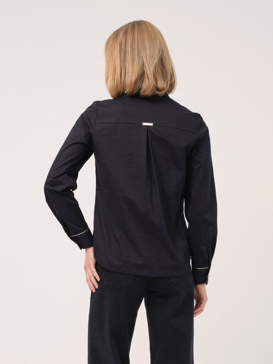 Camisa com detalhes dourados