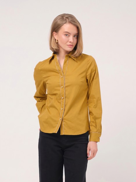 Camisa com detalhes dourados