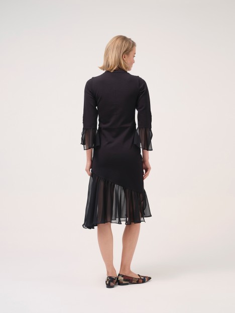 Vestido em malha com folho