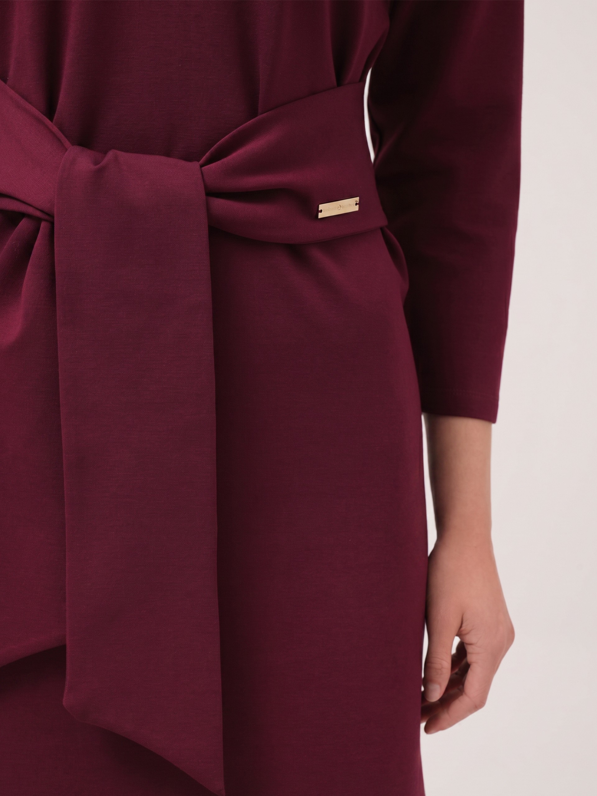 Midi knit dress with knot