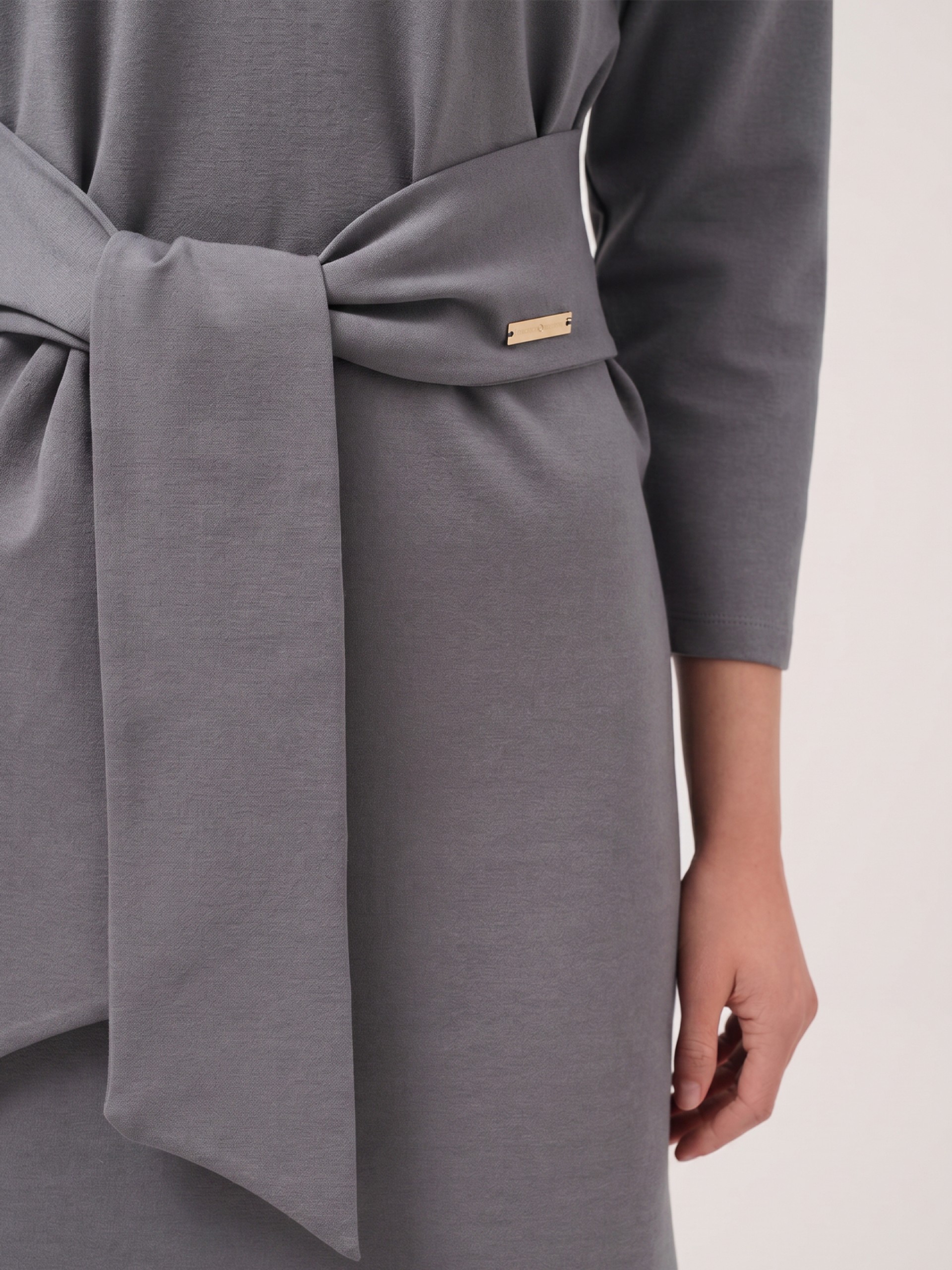 Midi knit dress with knot