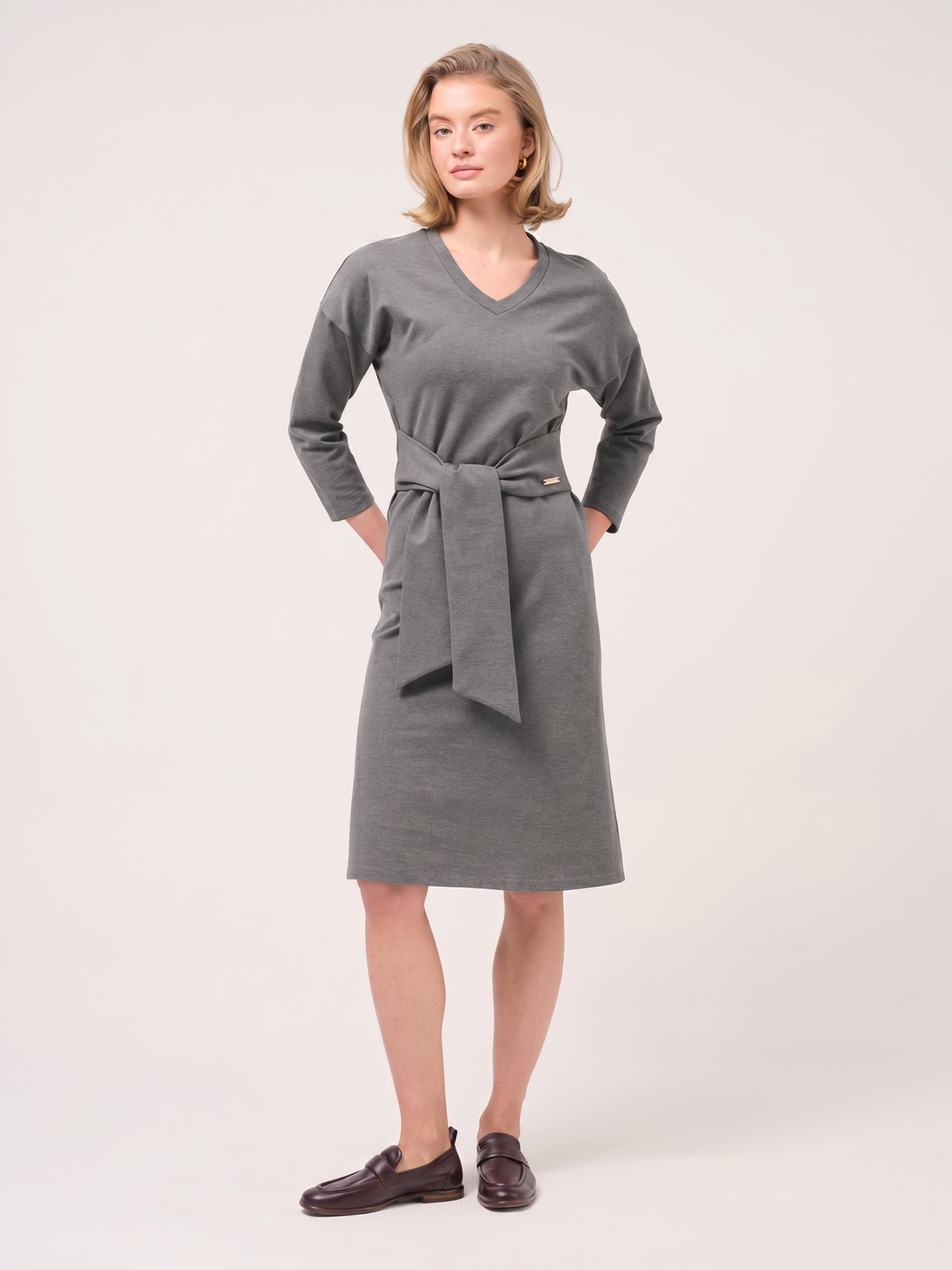 Midi knit dress with knot