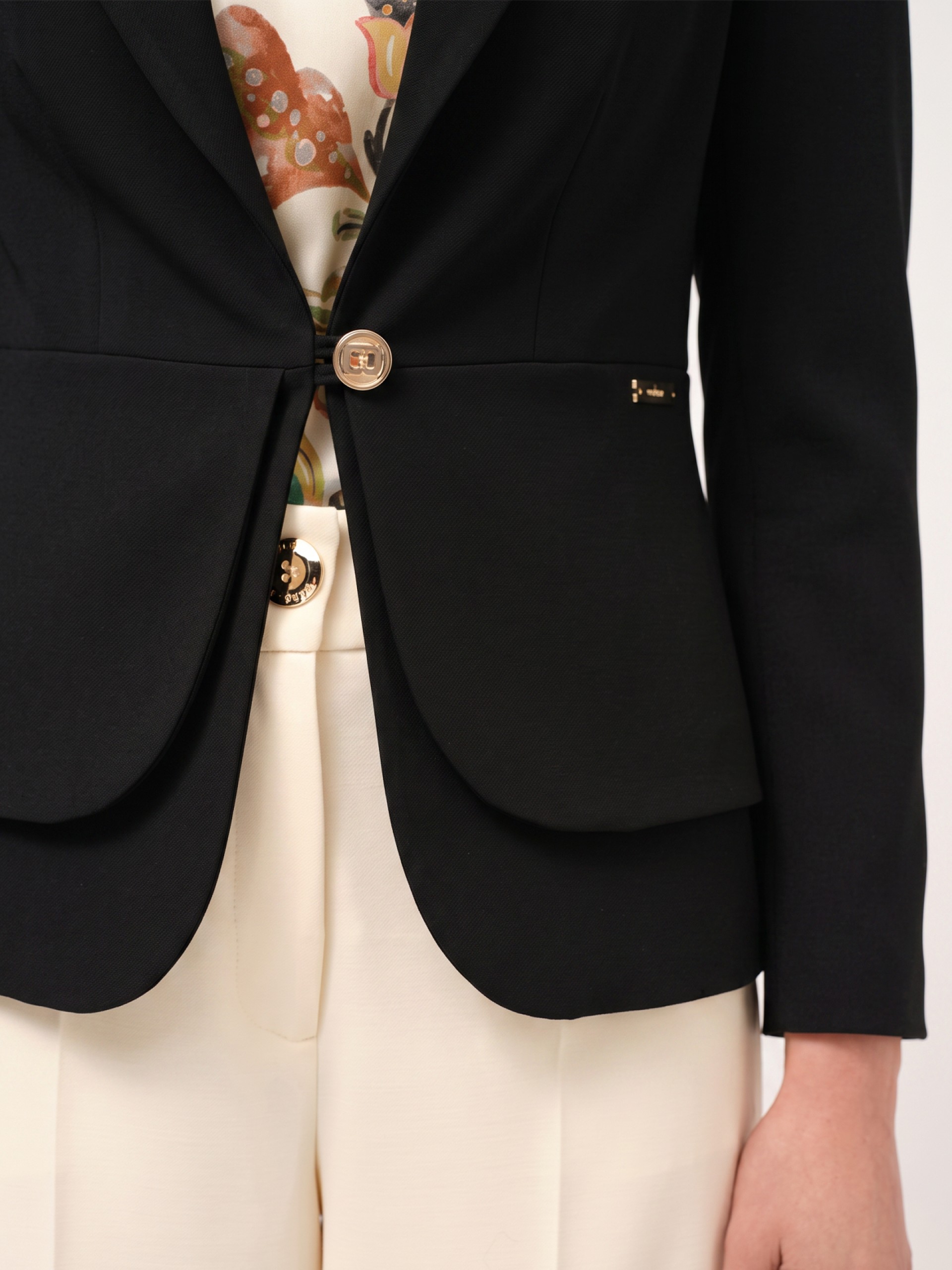 Plain blazer with flap