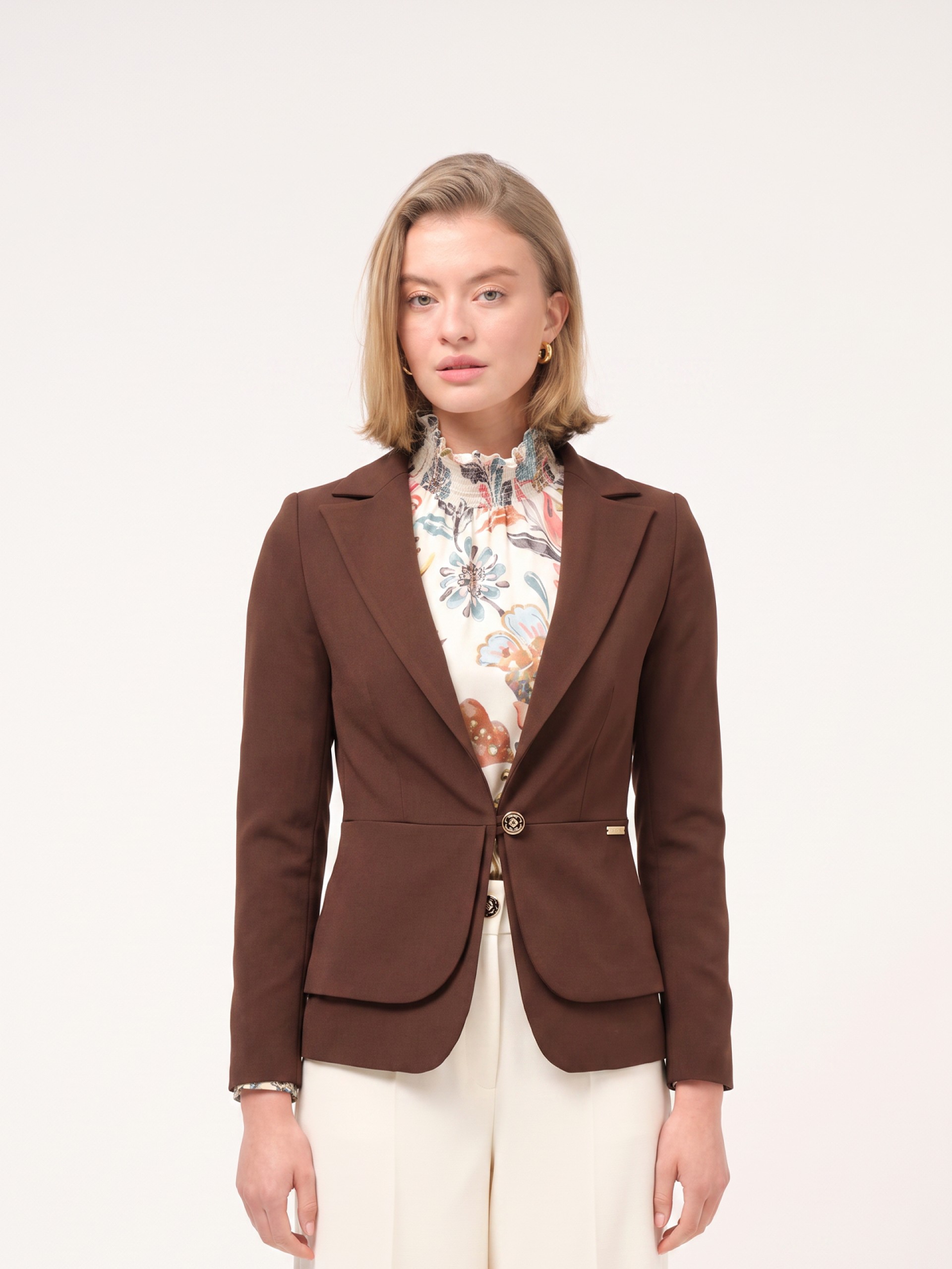 Plain blazer with flap