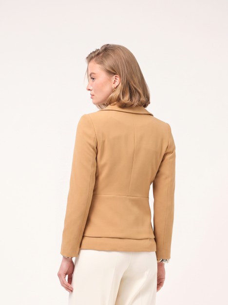Blazer liso com aba Blazer liso com aba