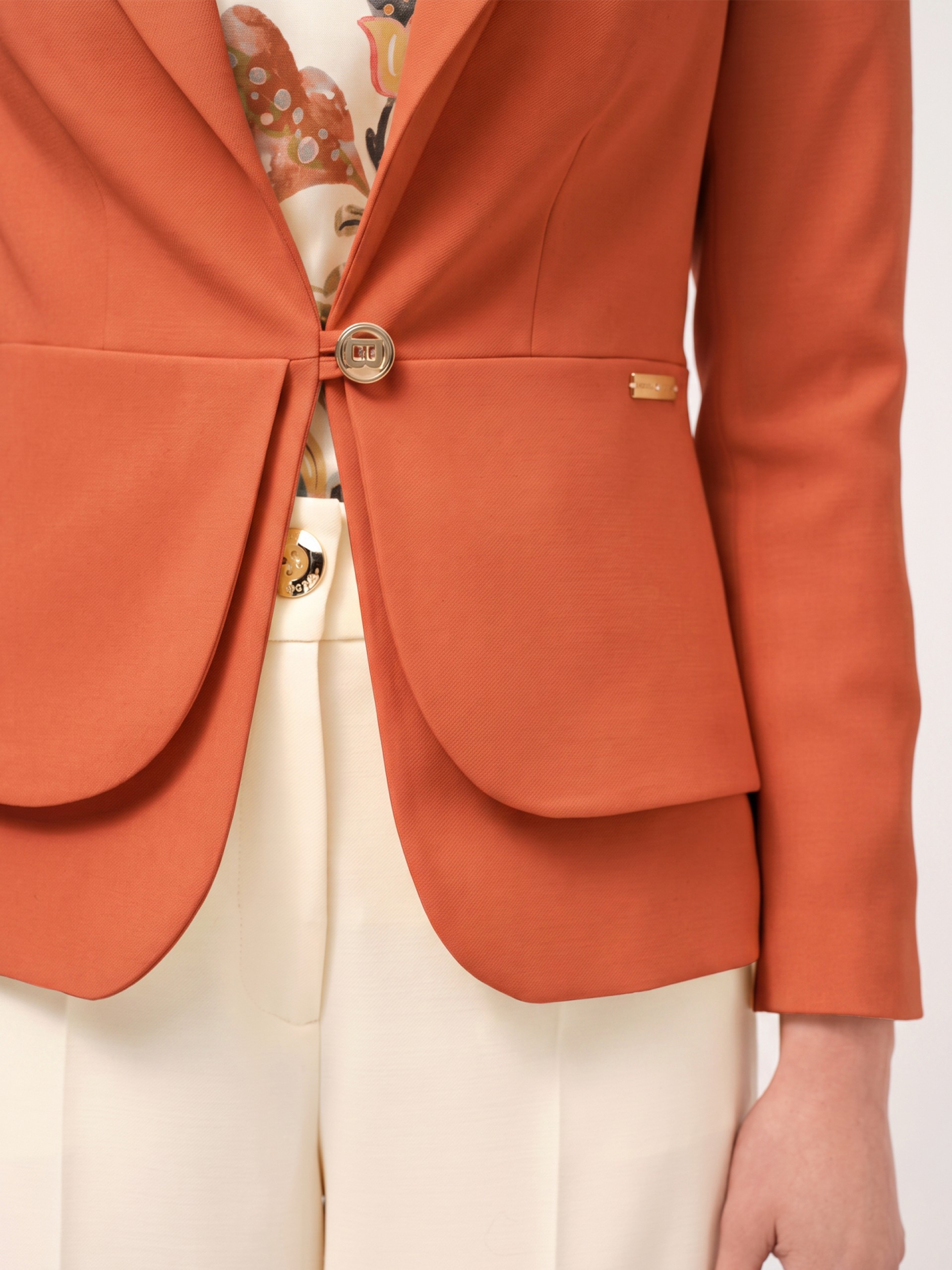 Plain blazer with flap