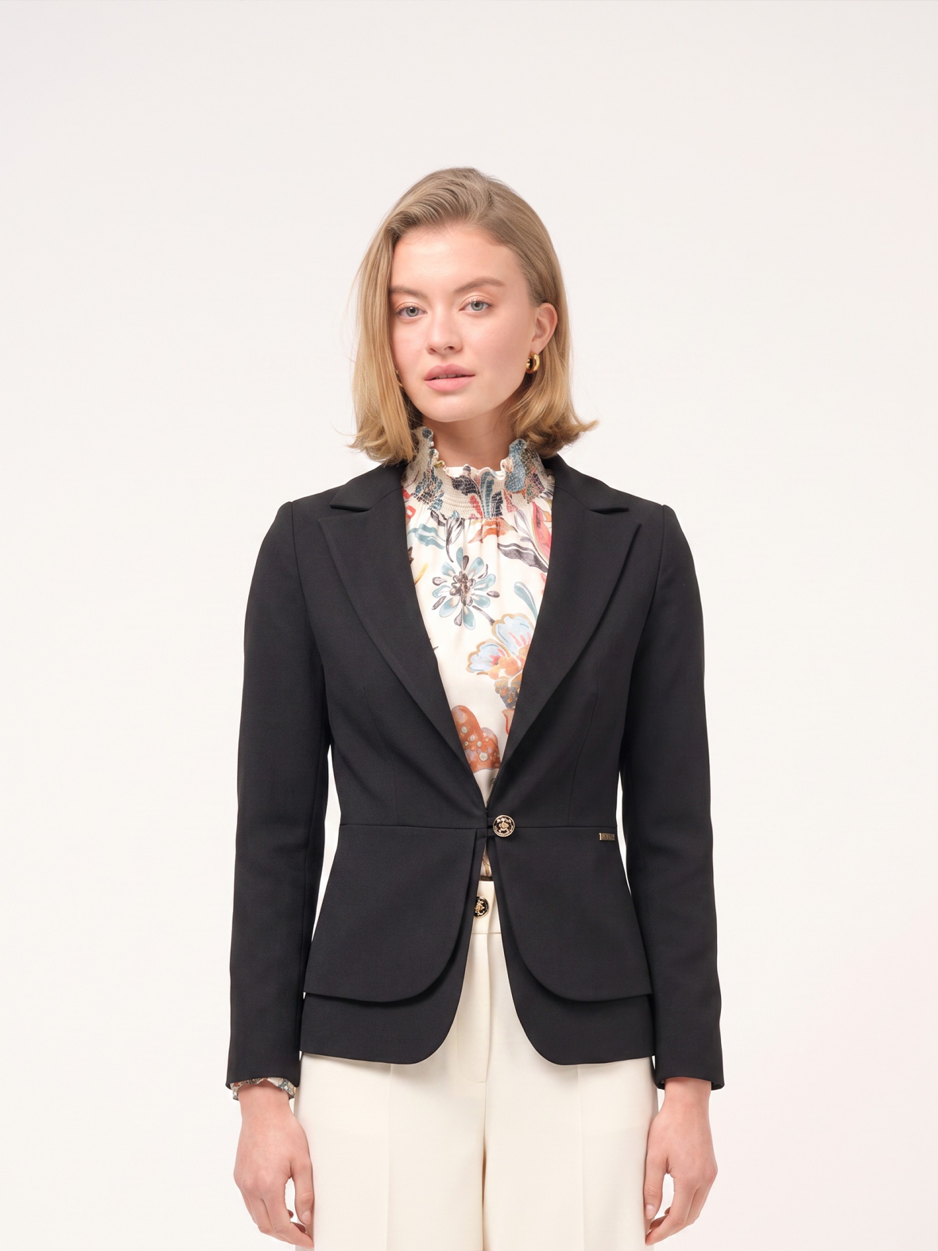 Plain blazer with flap