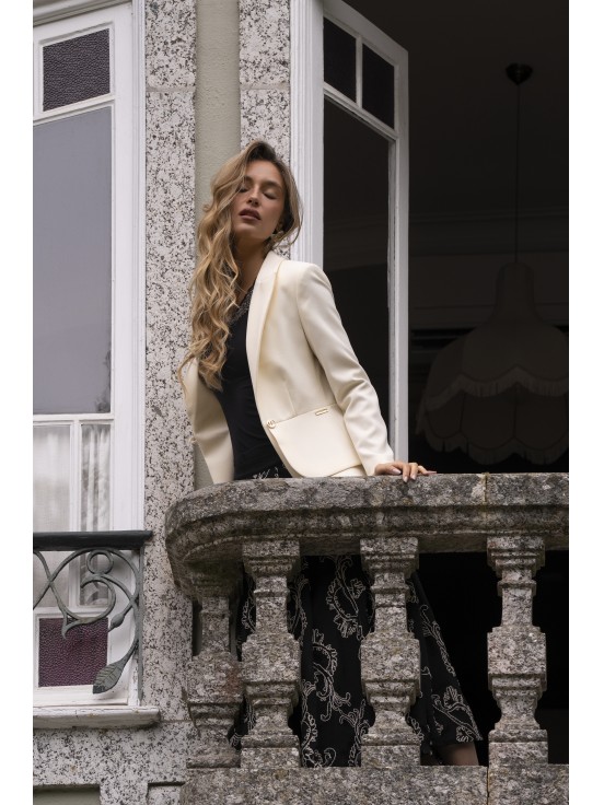 Blazer liso com aba