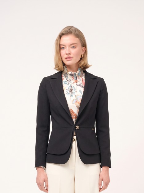 Plain blazer with flap