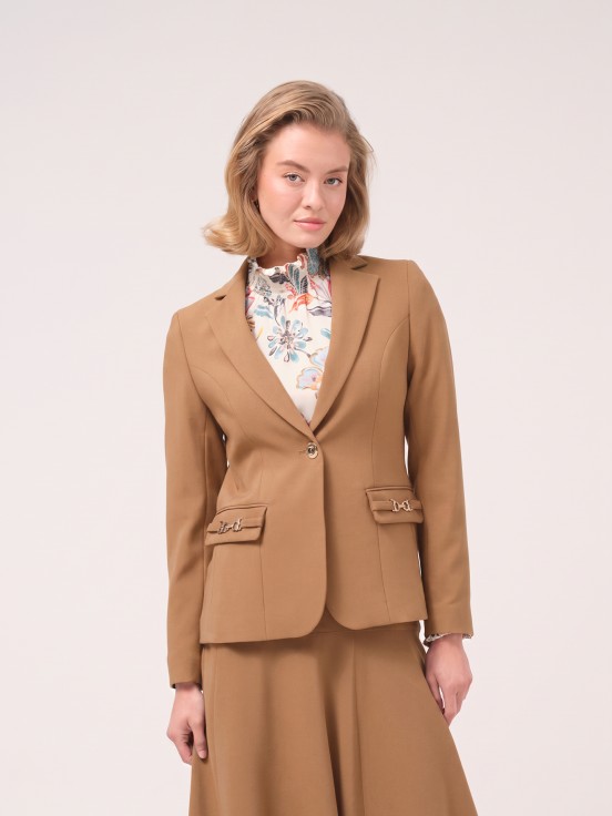 Blazer com aplicações nos bolsos