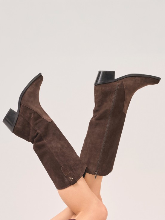Bota alta em camur�a